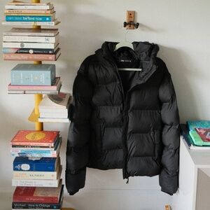Black Puffer Jacket with Hood – Minimalist Quilted Winter Coat (Men’s Small)